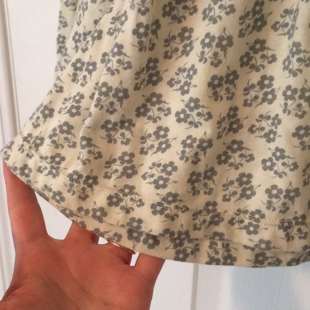 Creamy Blue-Flowered Top - Picture 3 of 6